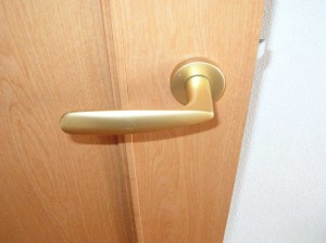 こすれているレバー
