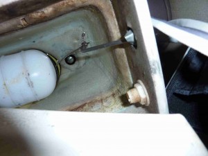 ボールタップにも不具合が・・・。