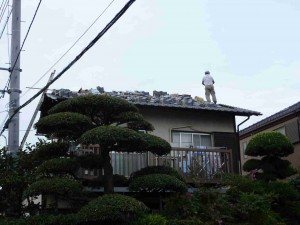 おー、腰が痛い。