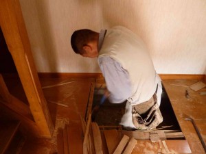 床剥がし中
