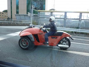 バイク？自動車？