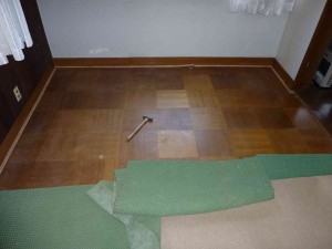 ダイニング床張替え前。