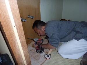 排水管を直して。