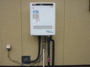 既存のノーリツ社製ガス給湯器。