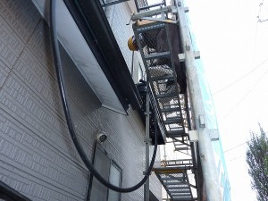 高圧洗浄作業中①