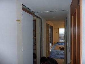 洗面所の引き戸も解体済み。
