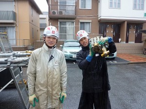 雨でも笑顔の足場屋さん。