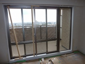 窓枠も綺麗な白色に。
