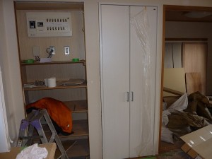 物入れ扉も取り付け済み。