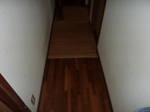 廊下の床は。