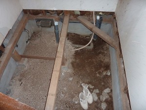 床は綺麗に解体し。