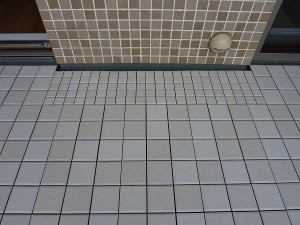 サッシとサッシの間は。