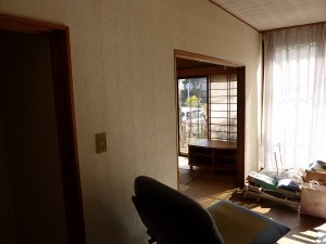 和室側の壁は。