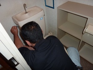 まず便器を取外し。