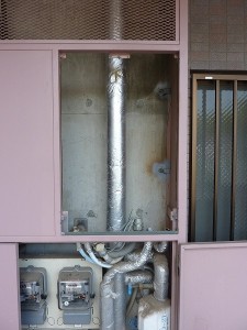 給湯器を取外し。