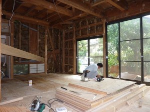 和室の敷居解体中。