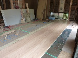 もう少しで、リビングの床も。
