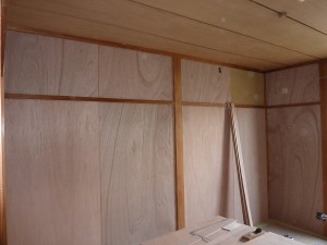 ２階の和室の壁に。