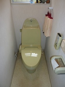交換前のＴＯＴＯ一体型シャワートイレ。