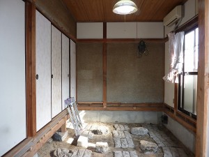 玄関から見ると。