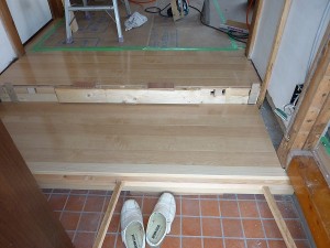 Ｗ様邸玄関内作業中。