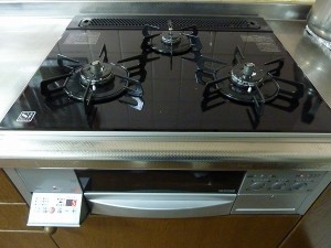 最新式ハーマン社：レボア　ガラストップガスコンロです。
