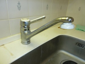 キッチン水栓金具交換前。
