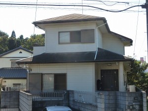 外壁と屋根塗装の着工前です。。。