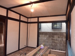 木枠は塗装されて。。。