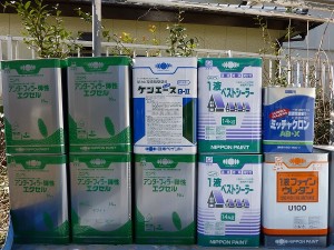 下地の塗料等集合写真。。。