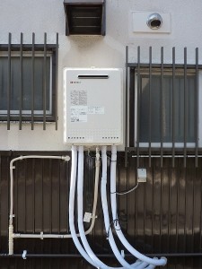 給湯器は外壁掛けタイプへ。。。