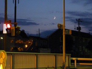 夕方７：００に西の空に。