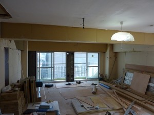 一部石膏ボードが貼られ。。。