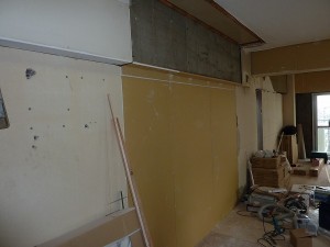 ＧＬボンドで石膏ボード張り。。。