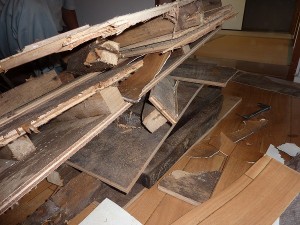 ひどい箇所を壊し。