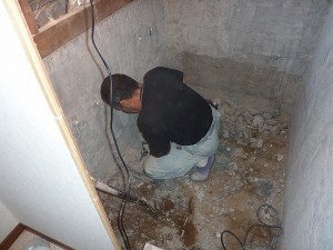 内部の配管位置に。