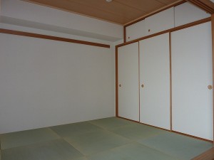 襖も張り替えて。