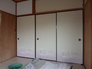 綺麗な柄の襖にて。