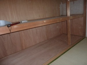 ベニヤを張り終えて。