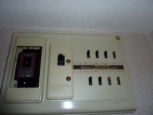 既存の分電盤です。