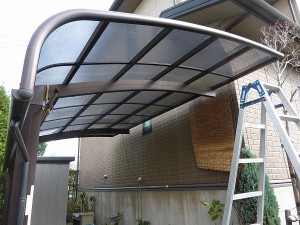 仮設足場に支障があり。
