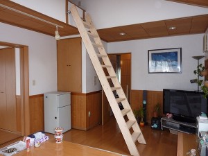 チョッとごついロフト用ハシゴ。