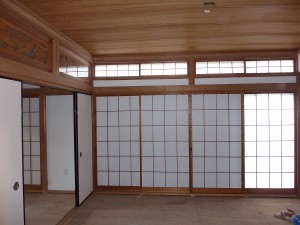和室８畳間。右向け右です。