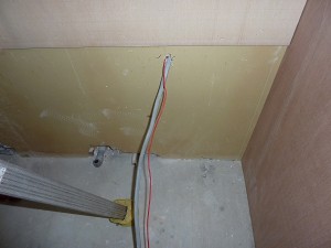 このニョロリと出た線はＩＨ用です。